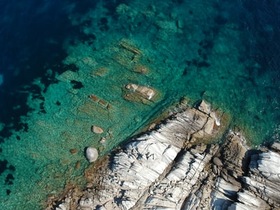 海岸高角度照片